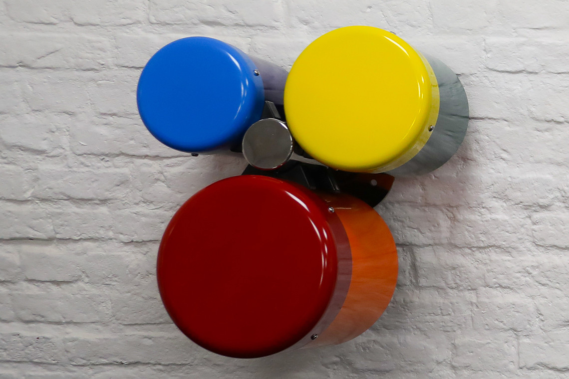 images Can be mounted on the wall to save on space