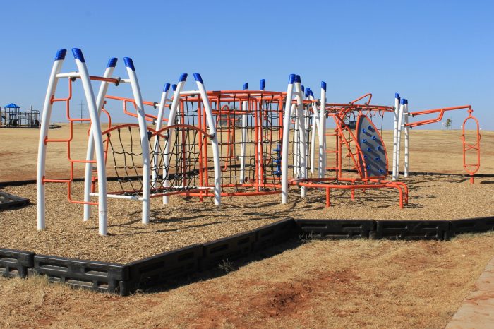 images Custom colored Sunny Sands Get Physical Structure at Heritage Elementary School in Edmond, OK. White Posts, Orange Rails and Pacific Blue Plastics